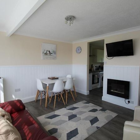 California Sands Chalet: Beachside Retreat near Norfolk Broads Scratby Exterior photo