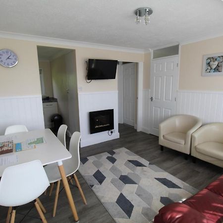 California Sands Chalet: Beachside Retreat near Norfolk Broads Scratby Exterior photo