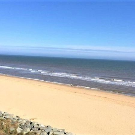 California Sands Chalet: Beachside Retreat near Norfolk Broads Scratby Exterior photo