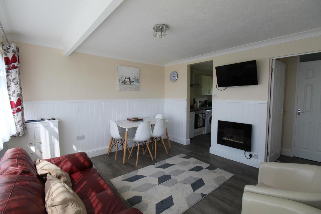 California Sands Chalet: Beachside Retreat near Norfolk Broads Scratby Exterior photo
