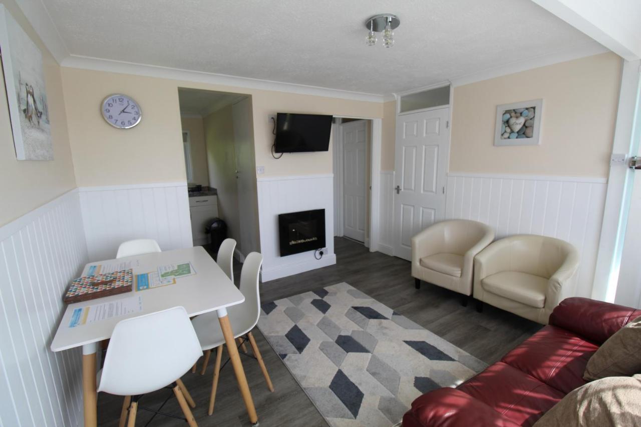 California Sands Chalet: Beachside Retreat near Norfolk Broads Scratby Exterior photo