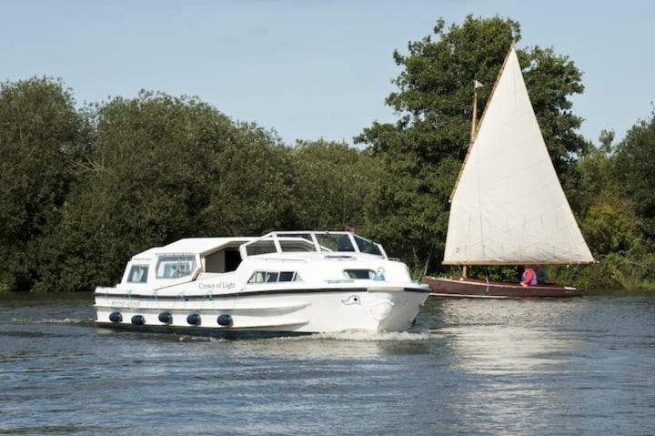 California Sands Chalet: Beachside Retreat near Norfolk Broads Villa Scratby Exterior photo